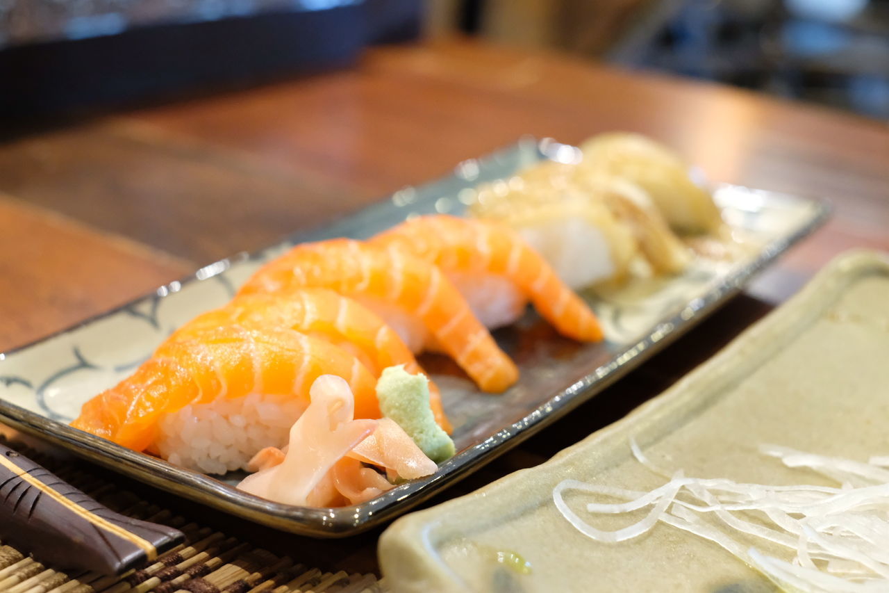 Sushi in tray on table