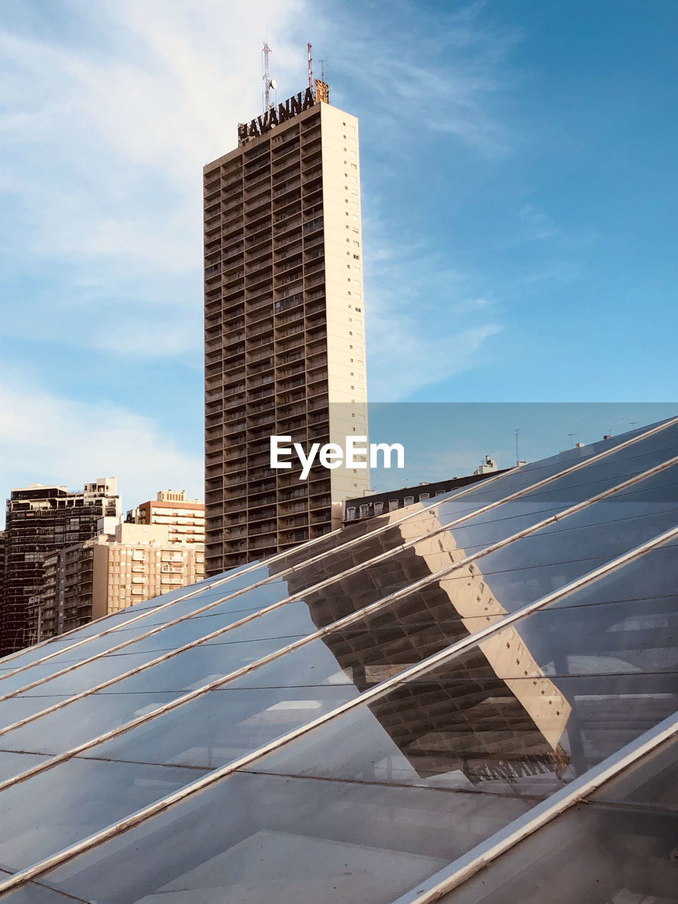 LOW ANGLE VIEW OF BUILDINGS AGAINST SKY