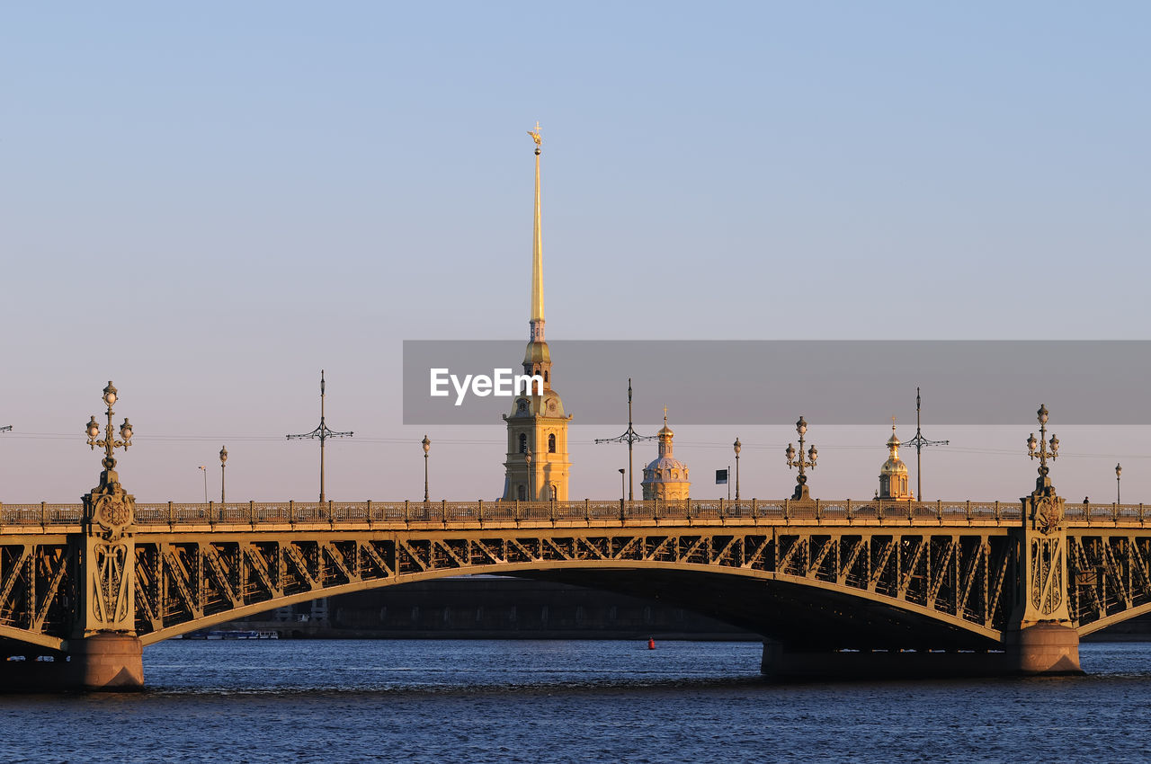 BRIDGE OVER RIVER AGAINST SKY