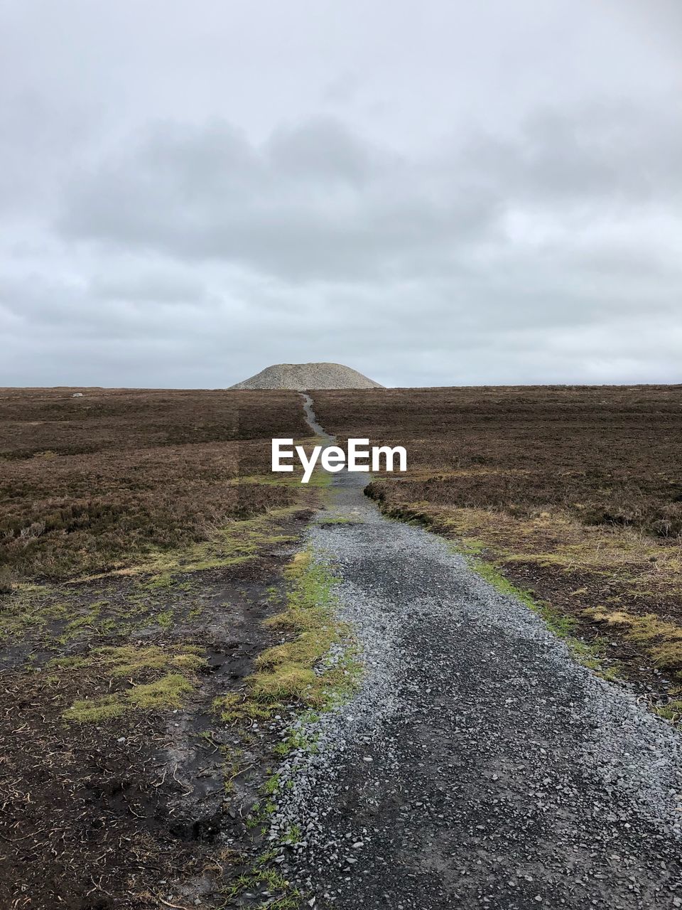 Queen meadbh, irish queen burial 