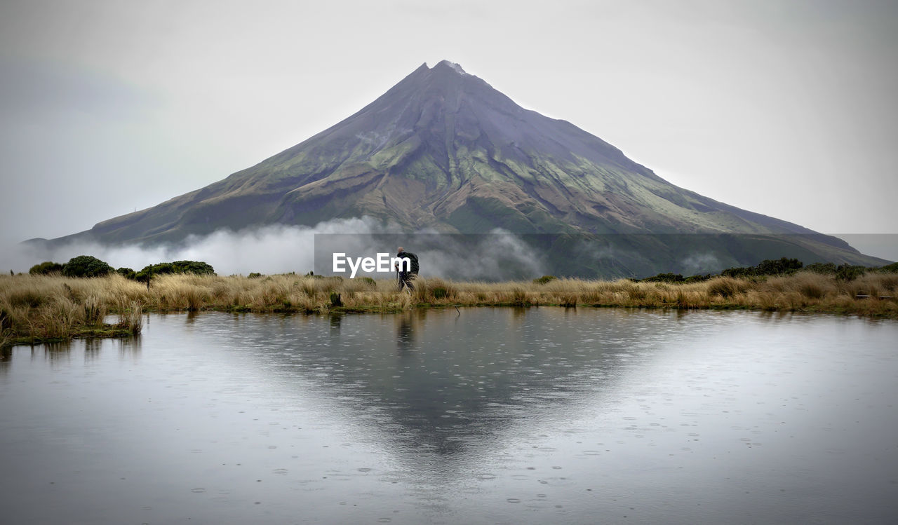 SCENIC VIEW OF LAKE AND MOUNTAIN AGAINST SKY