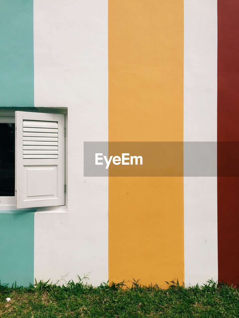 Window at patterned wall