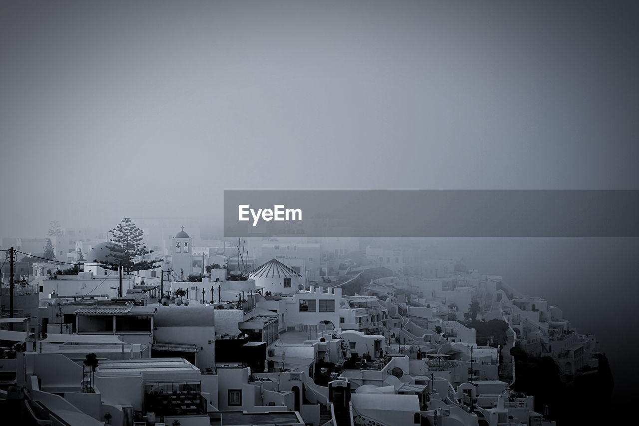 HIGH ANGLE SHOT OF TOWNSCAPE AGAINST SKY