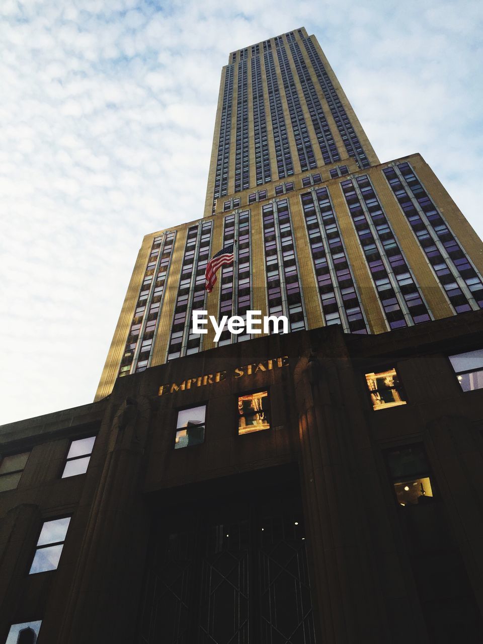 LOW ANGLE VIEW OF MODERN BUILDINGS AGAINST SKY