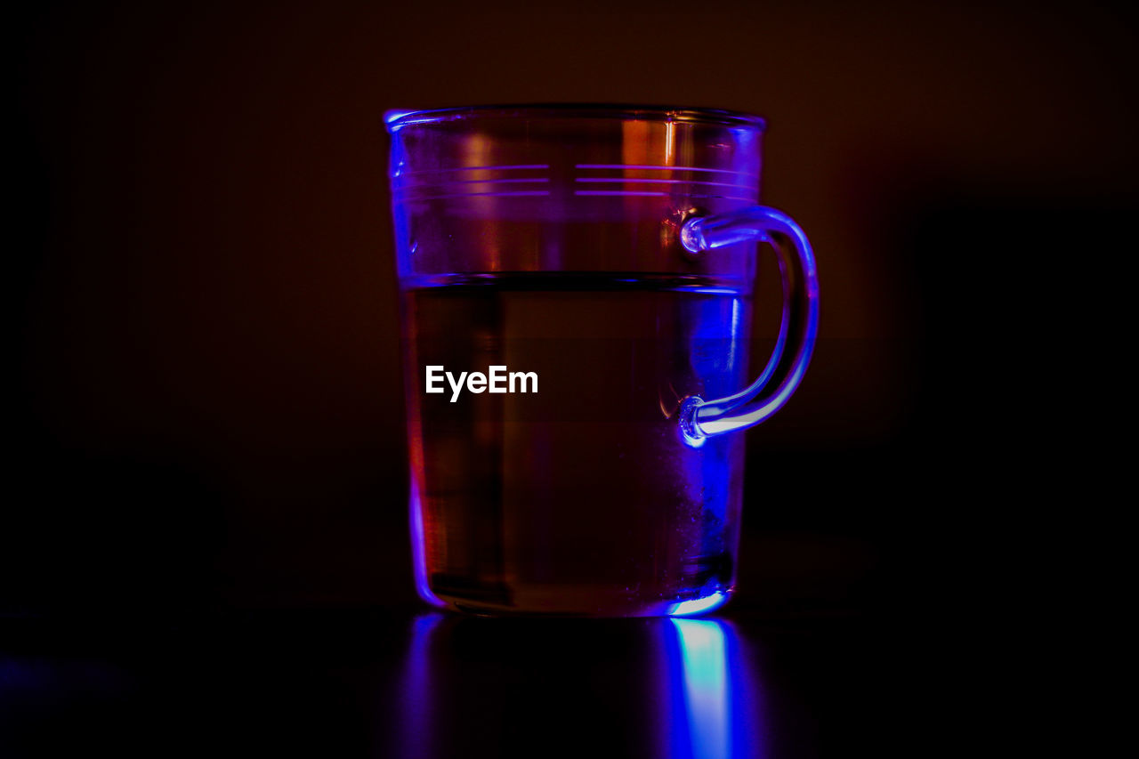 CLOSE-UP OF DRINK IN GLASS ON TABLE