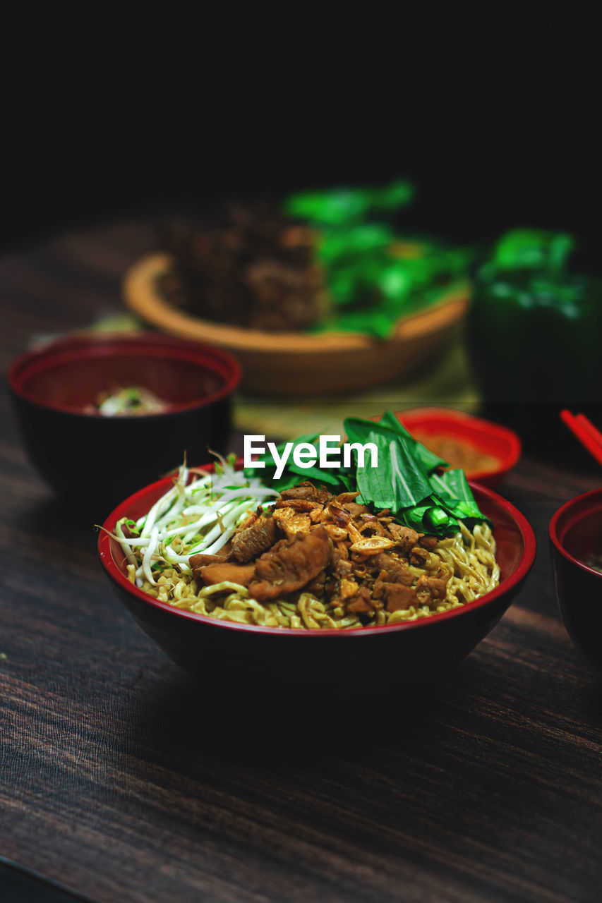 food and drink, food, healthy eating, wellbeing, herb, freshness, dish, indoors, bowl, no people, vegetable, table, spice, wood, asian food, studio shot, produce, green, cuisine, leaf, close-up, meal, still life, focus on foreground, plant part, italian food