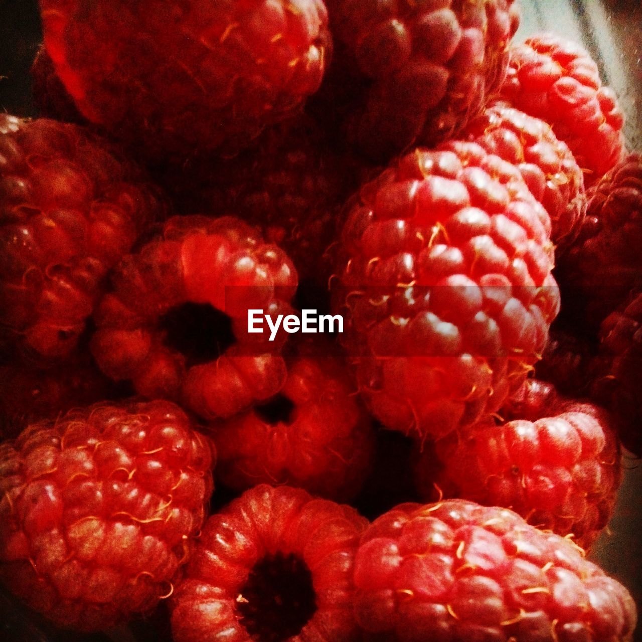 FULL FRAME SHOT OF FRESH STRAWBERRIES