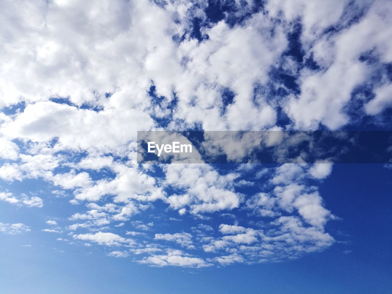 LOW ANGLE VIEW OF CLOUDSCAPE