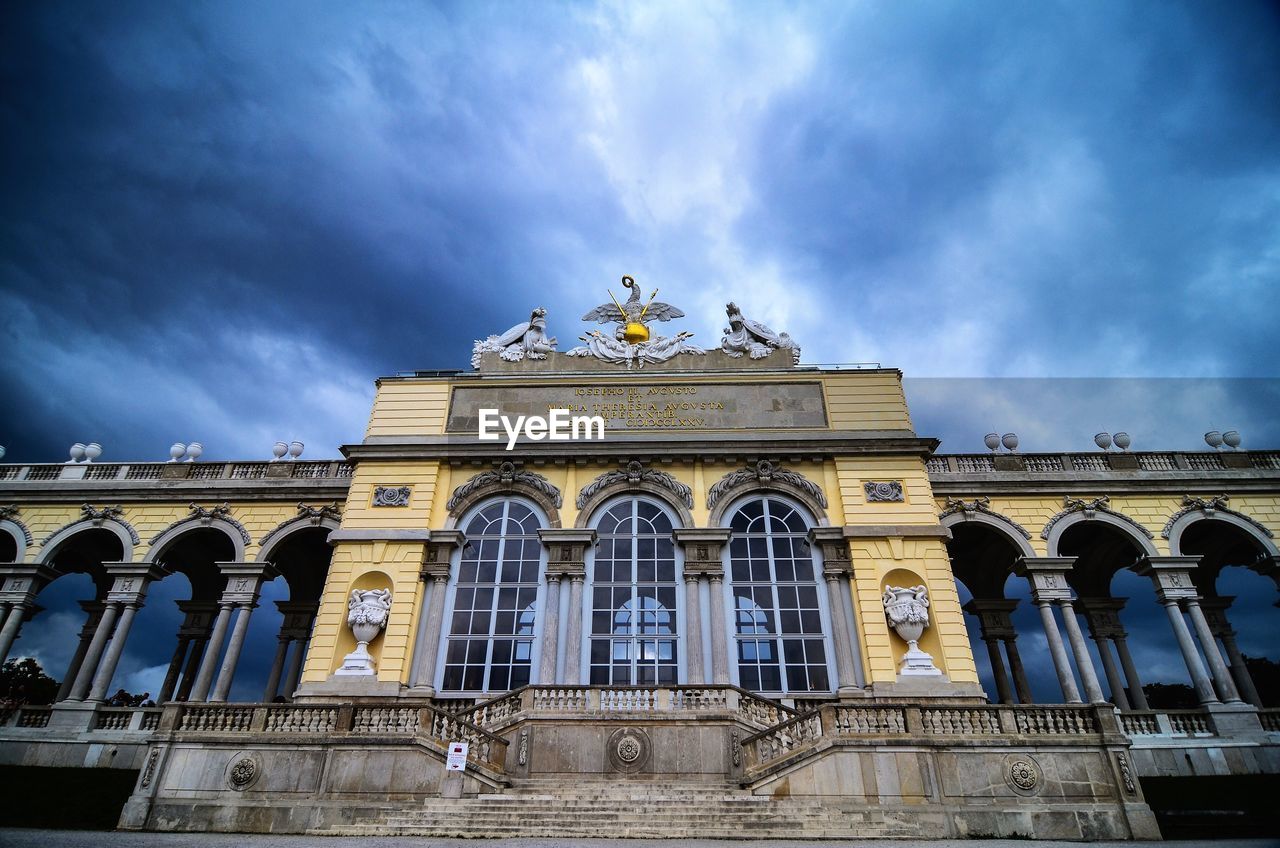 LOW ANGLE VIEW OF HISTORICAL BUILDING