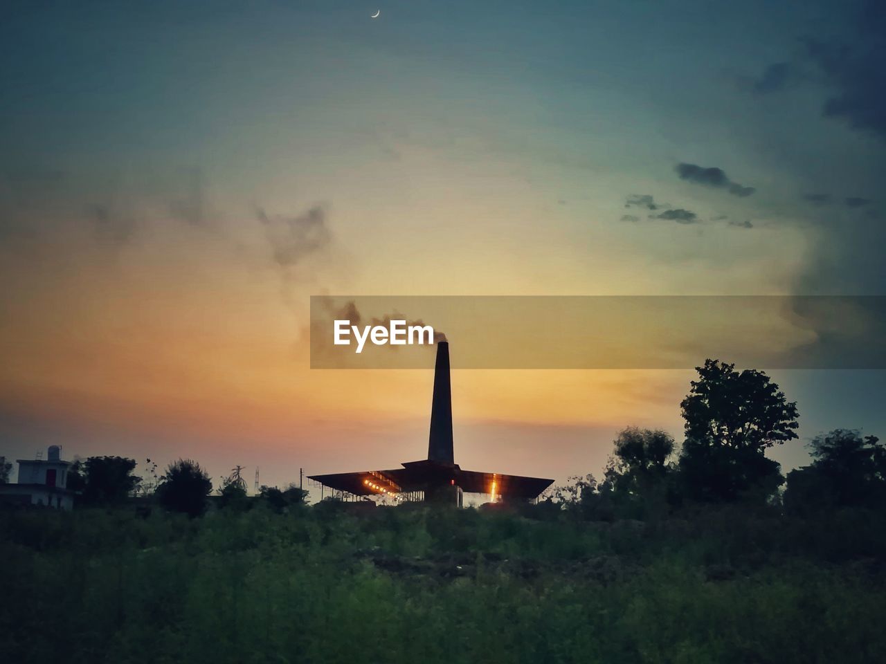 SILHOUETTE BUILDING AGAINST SKY DURING SUNSET