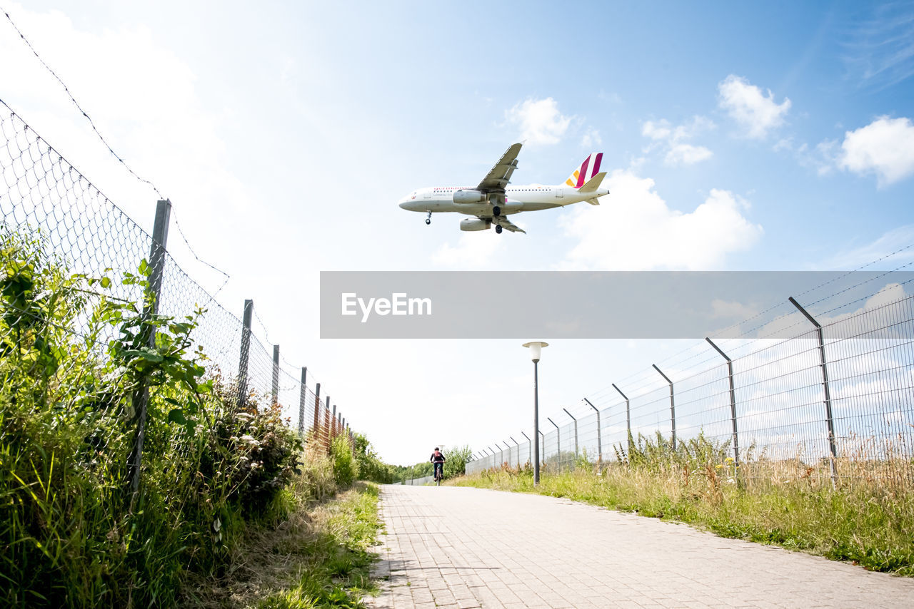 LOW ANGLE VIEW OF AIRPLANE FLYING ABOVE SKY