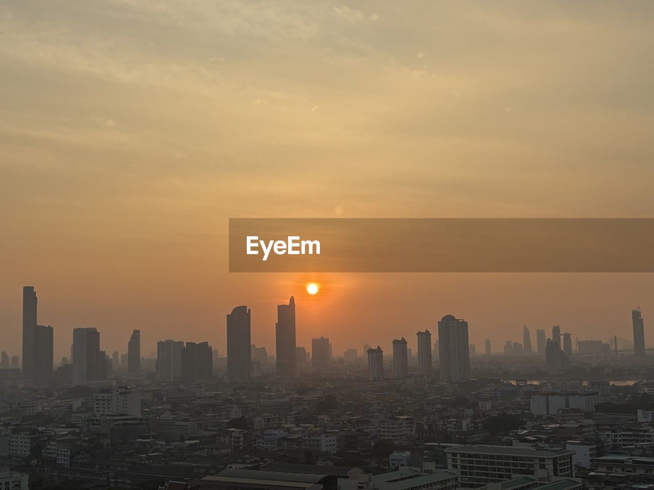 city, architecture, building exterior, sky, built structure, cityscape, building, skyscraper, office building exterior, urban skyline, horizon, landscape, sunset, skyline, nature, dawn, residential district, city life, cloud, no people, travel destinations, sunlight, downtown district, metropolitan area, high angle view, sun, haze, outdoors, development, afterglow, evening, dramatic sky, tower, urban area, fog, environment, metropolis