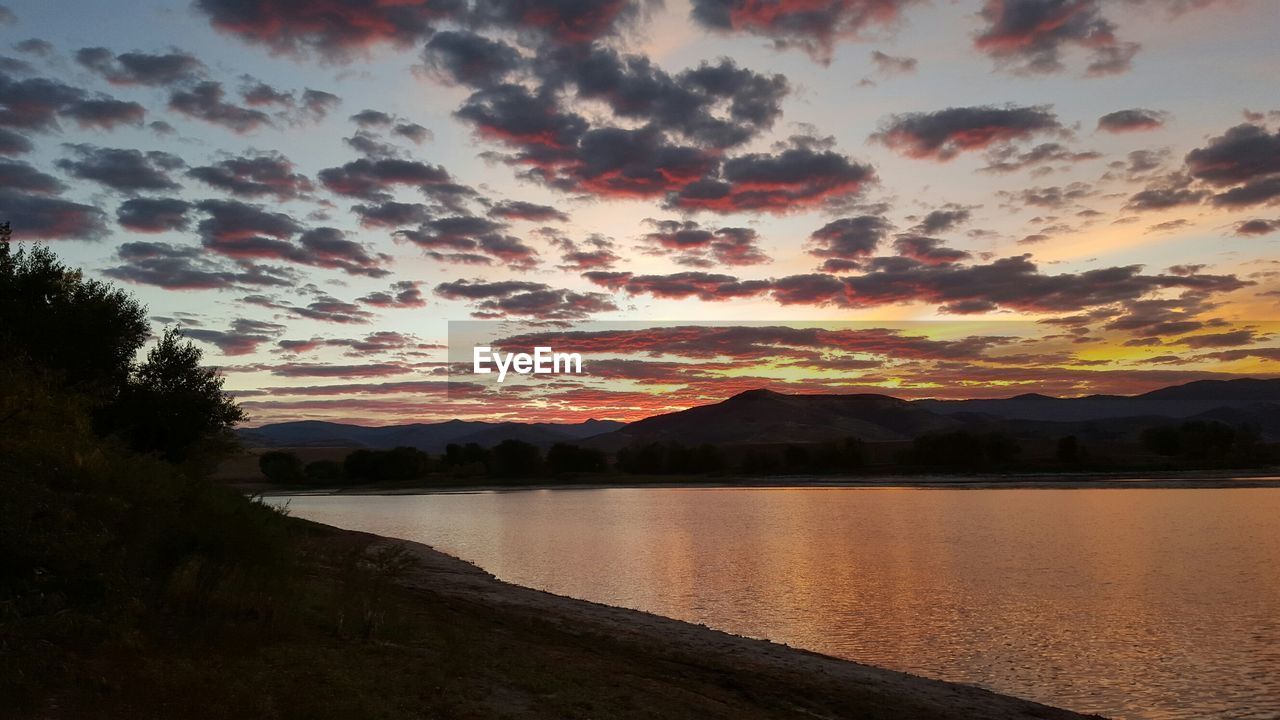 SCENIC VIEW OF SUNSET OVER SEA