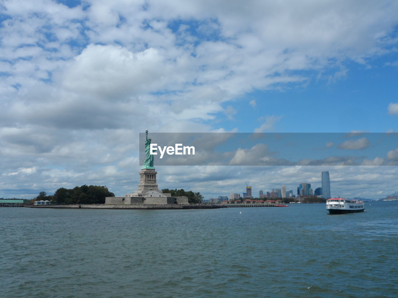 Statue of liberty in hudson river against sky