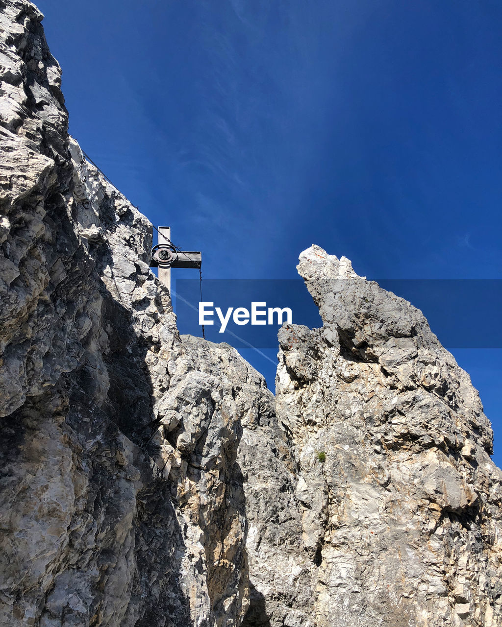 LOW ANGLE VIEW OF ROCK FORMATION AGAINST BLUE SKY