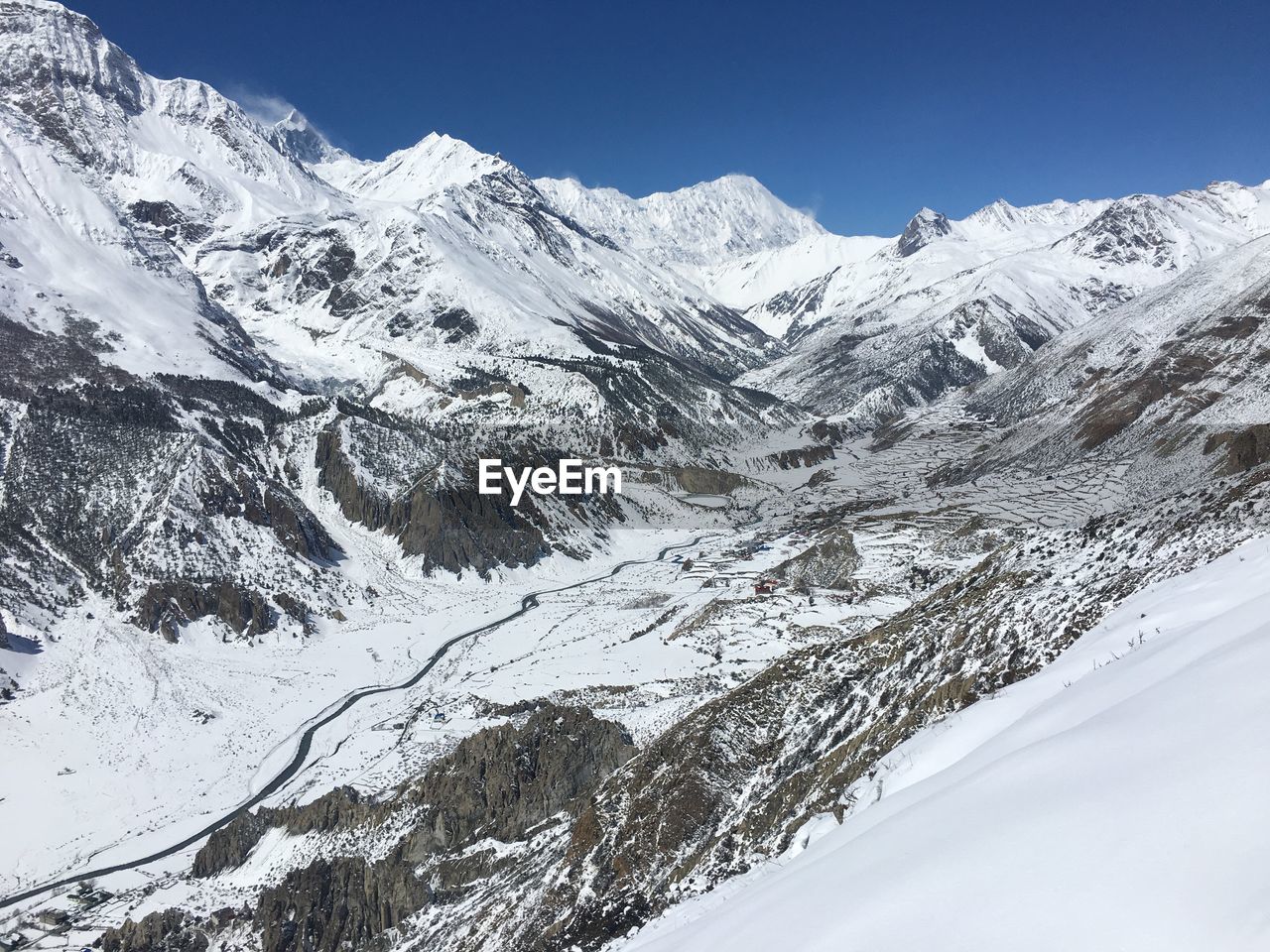 SCENIC VIEW OF SNOW COVERED MOUNTAIN AGAINST SKY