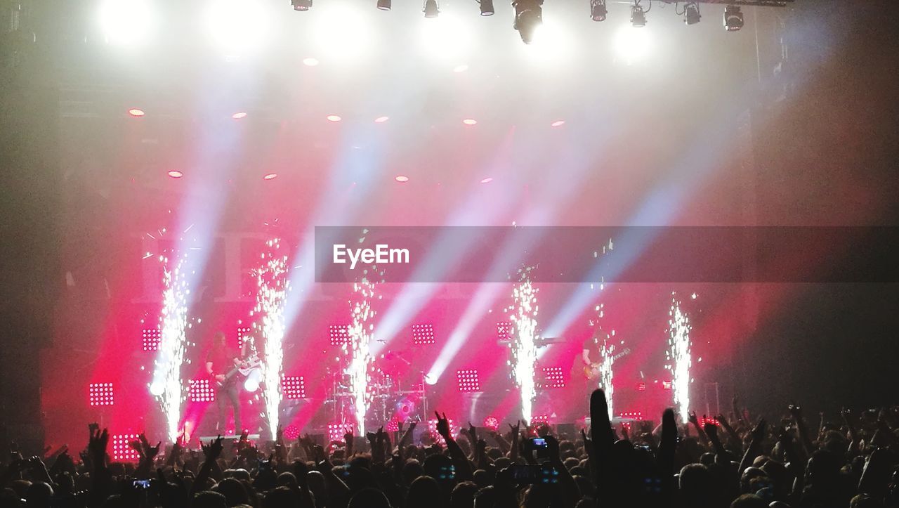 PANORAMIC VIEW OF CROWD AT CONCERT