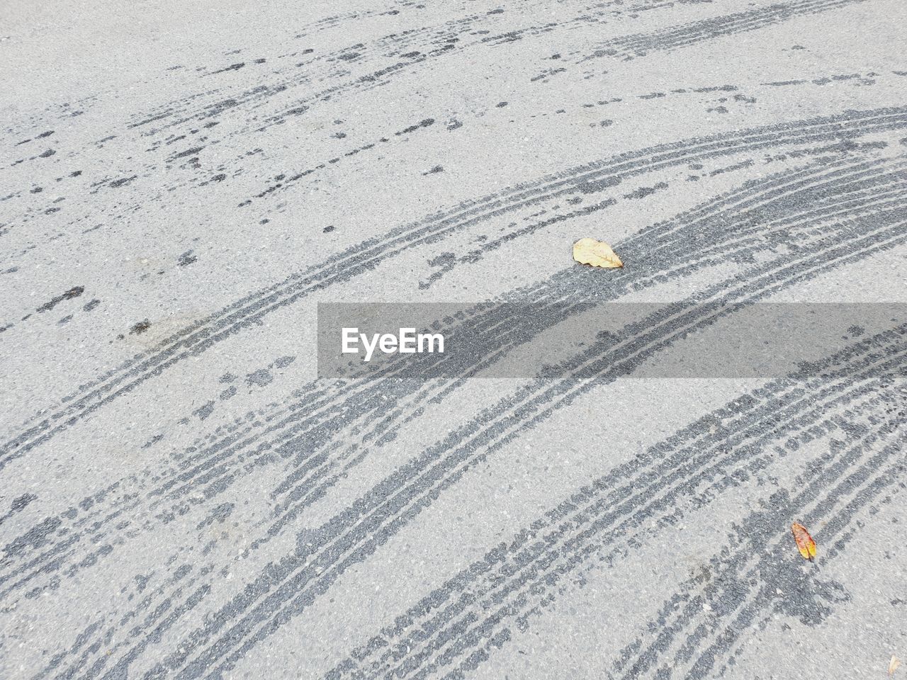 HIGH ANGLE VIEW OF SNOW COVERED LAND