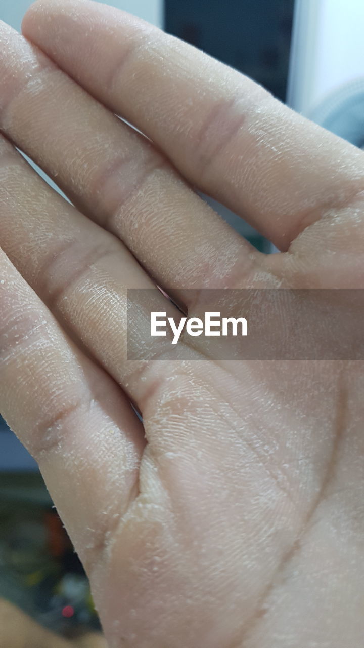 CLOSE-UP OF WOMAN HAND WITH TATTOO