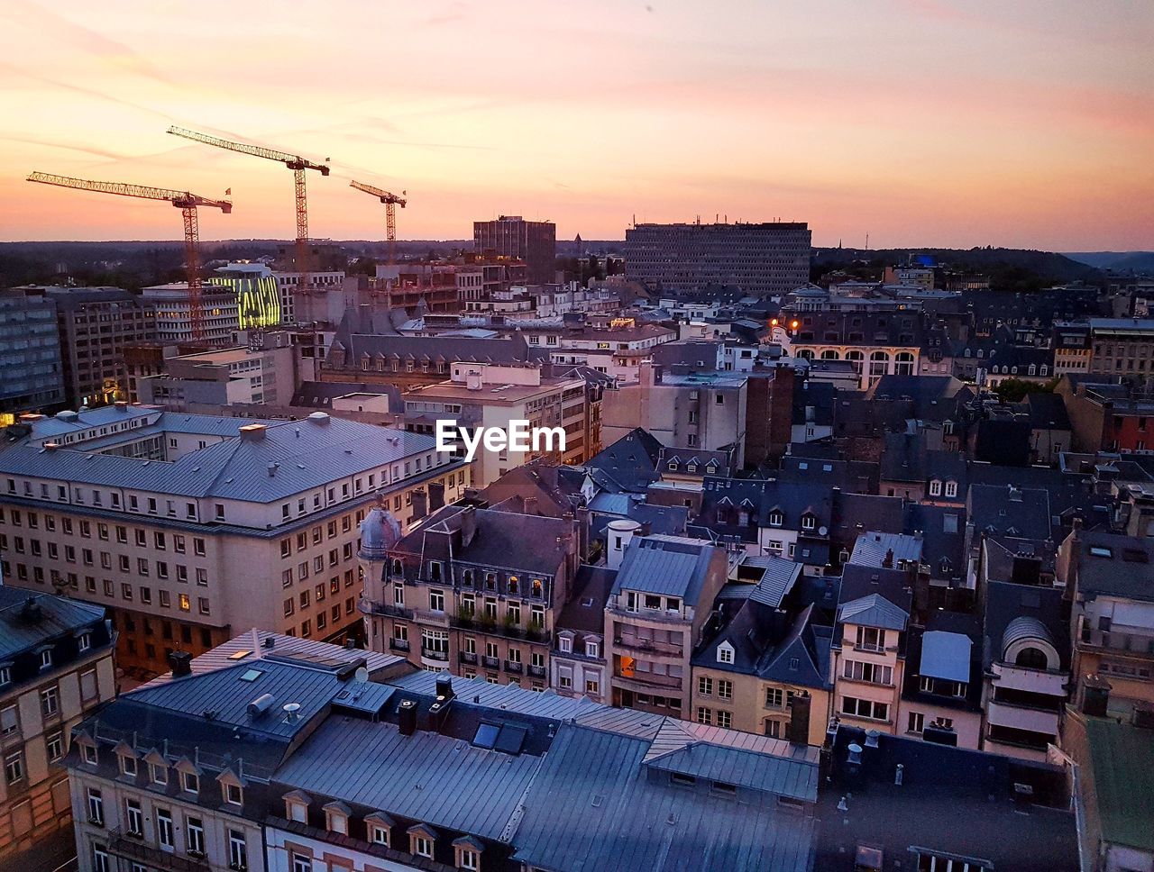 HIGH ANGLE VIEW OF BUILDINGS IN CITY DURING SUNSET