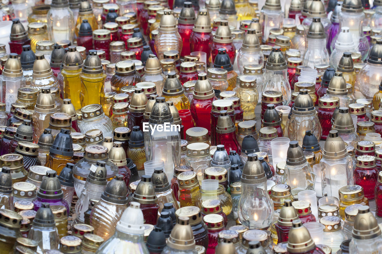 HIGH ANGLE VIEW OF MARKET FOR SALE AT STREET