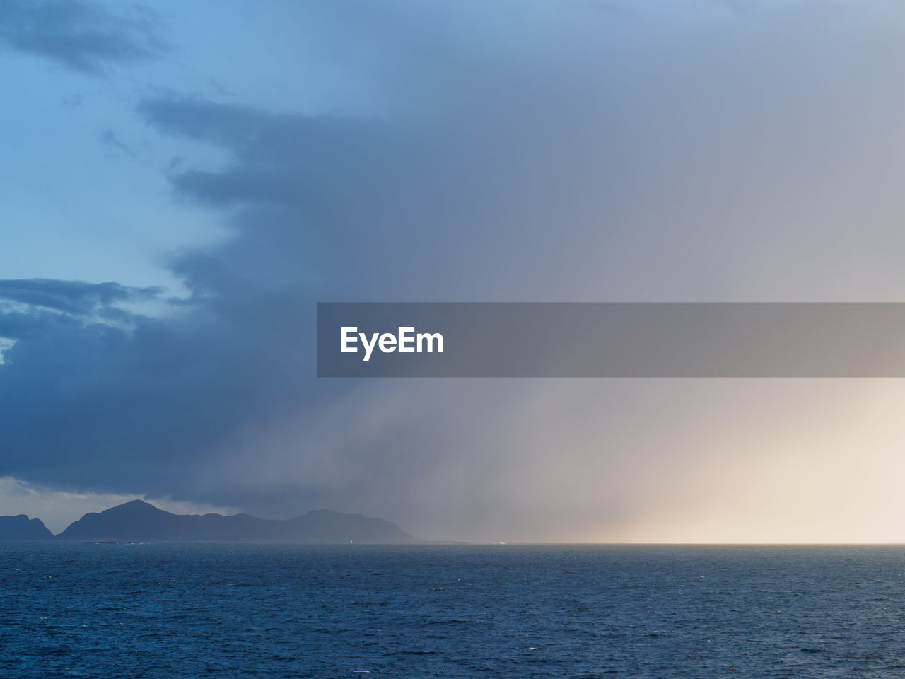 IDYLLIC VIEW OF SEA AGAINST SKY