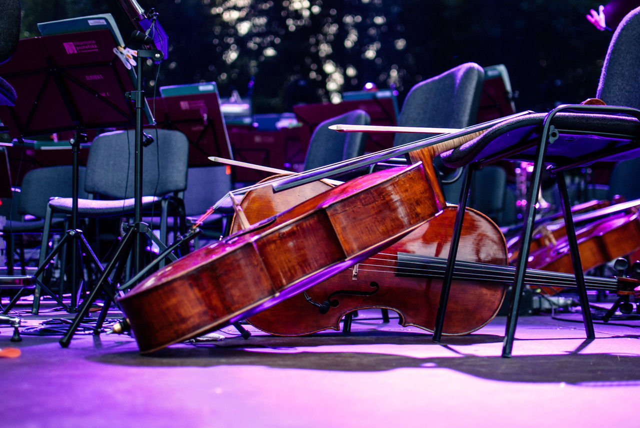 Violins by empty chairs on stage