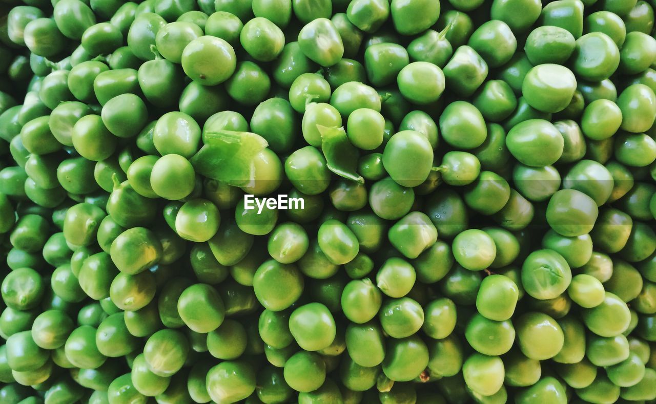 Full frame shot of green peas