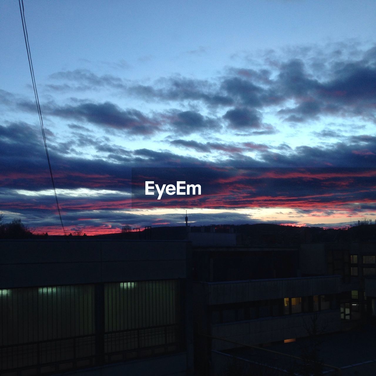 LOW ANGLE VIEW OF CLOUDY SKY AT SUNSET