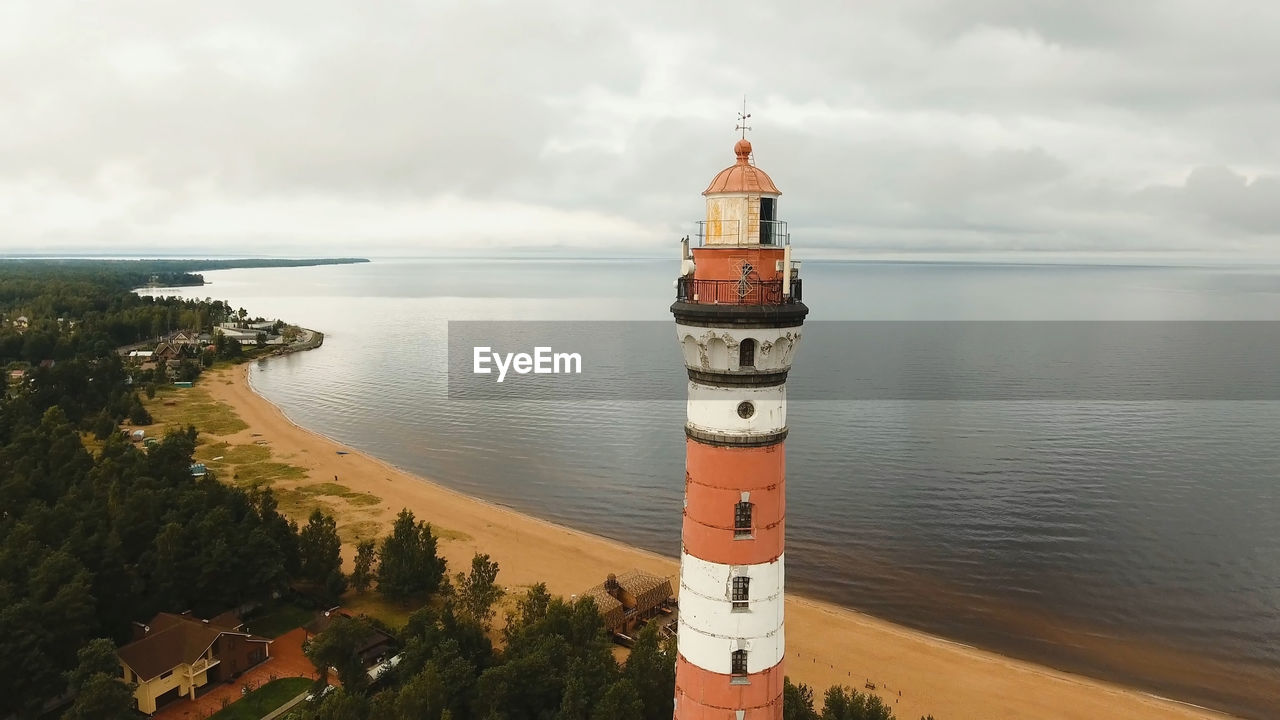 LIGHTHOUSE BY SEA AGAINST SKY