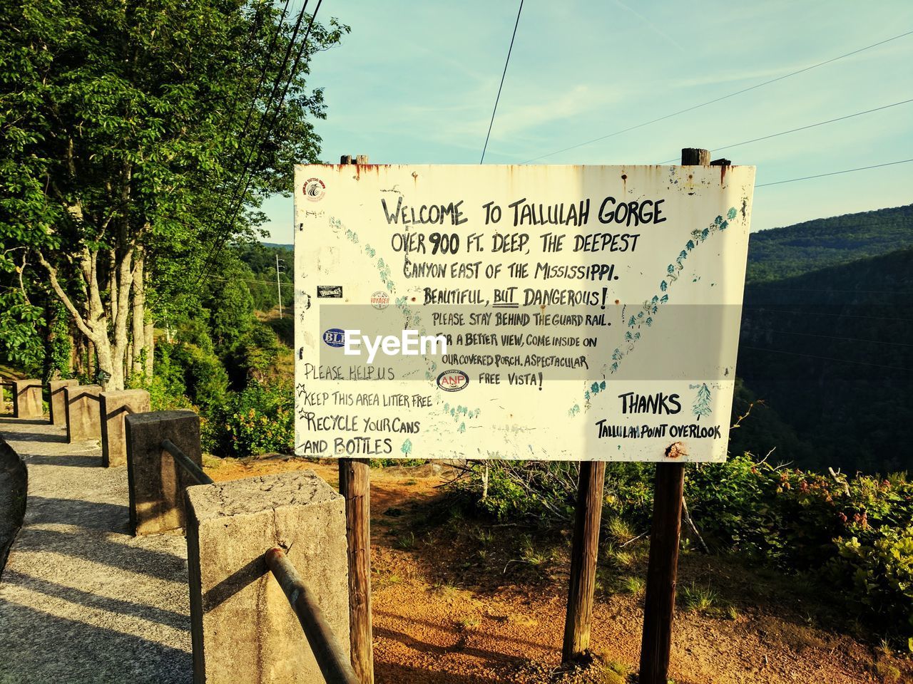 INFORMATION SIGN BOARD AGAINST SKY