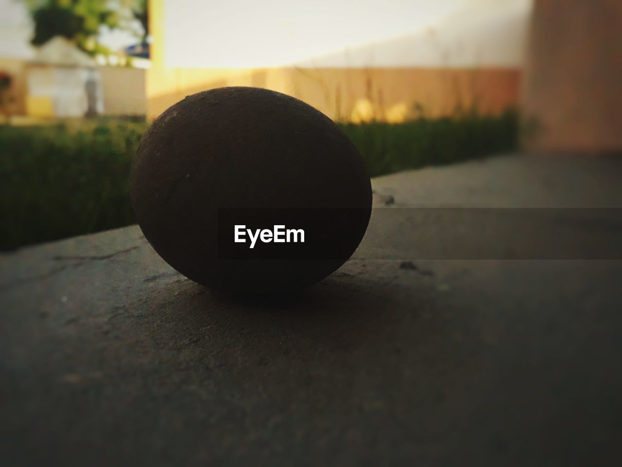 CLOSE-UP OF BALL ON TABLE AT STREET