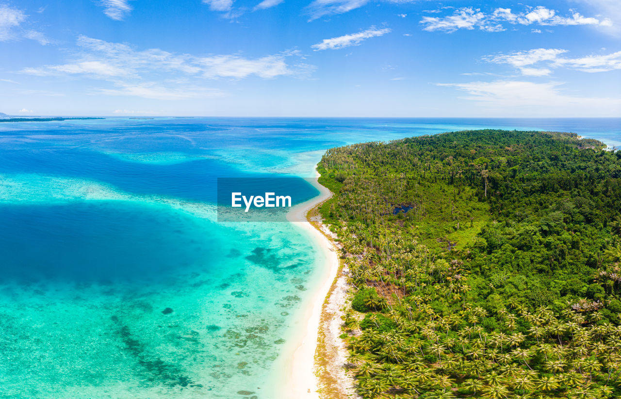 AERIAL VIEW OF SEA AGAINST SKY