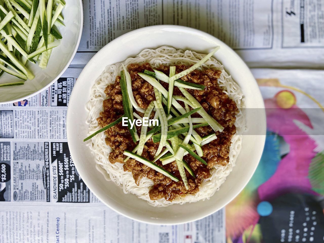 HIGH ANGLE VIEW OF FOOD IN BOWL