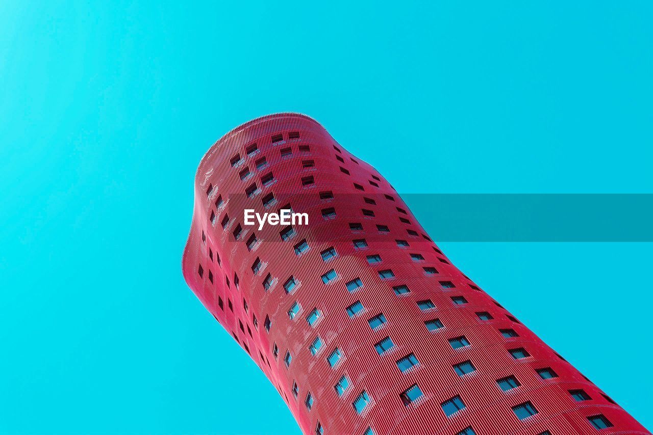 LOW ANGLE VIEW OF MULTI COLORED WALL AGAINST CLEAR BLUE SKY