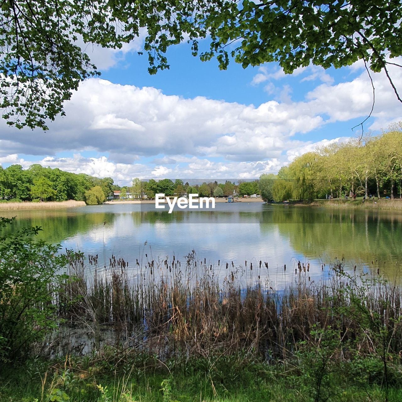 SCENIC VIEW OF LAKE AGAINST CLOUDY SKY