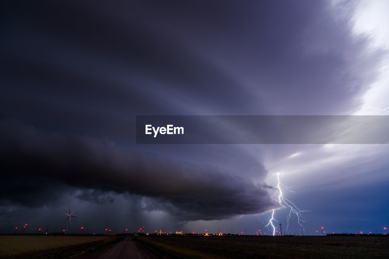 Supercell thunderstorm and lightning bolt with dramatic storm clouds.