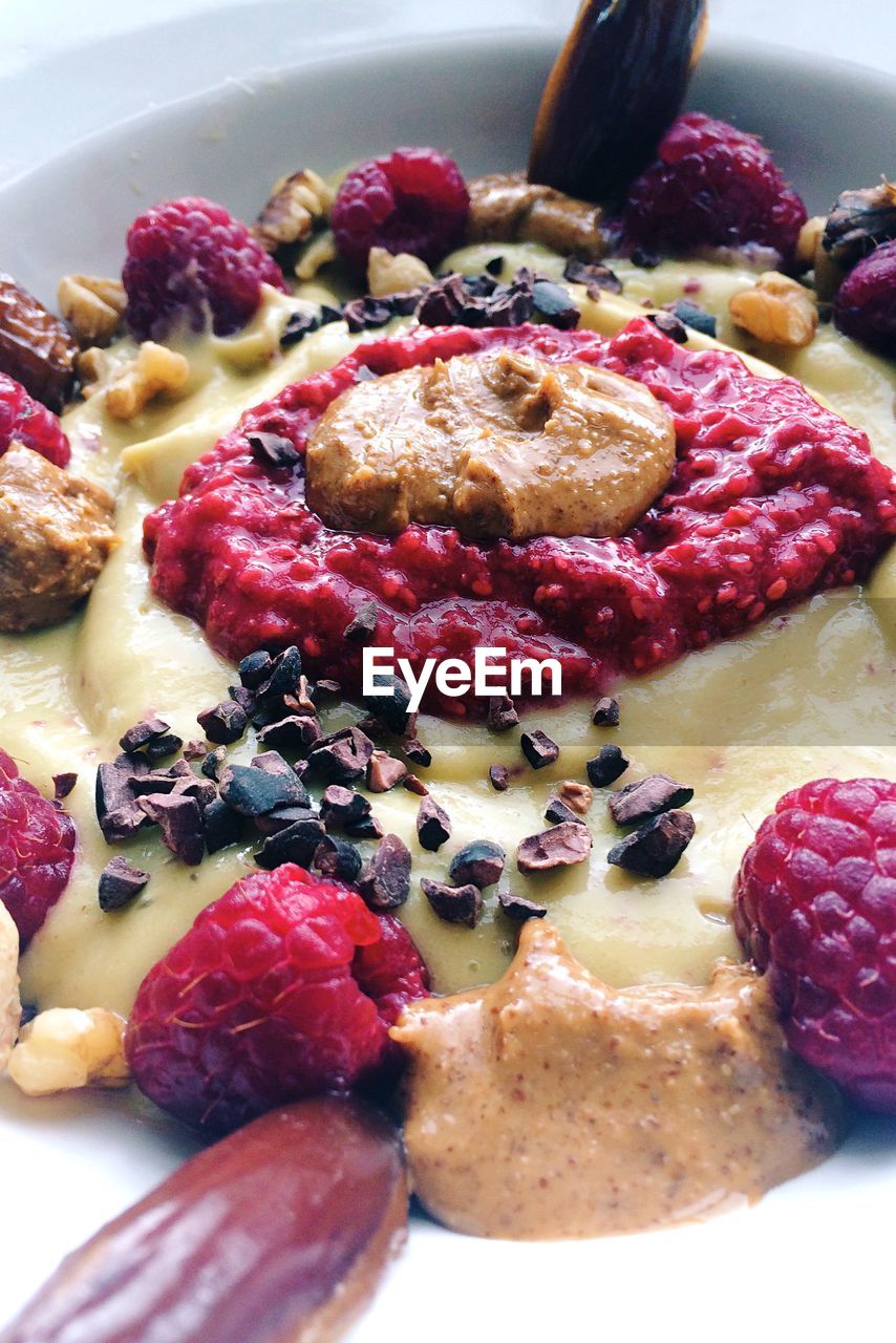 Pudding with raspberries and peanut butter