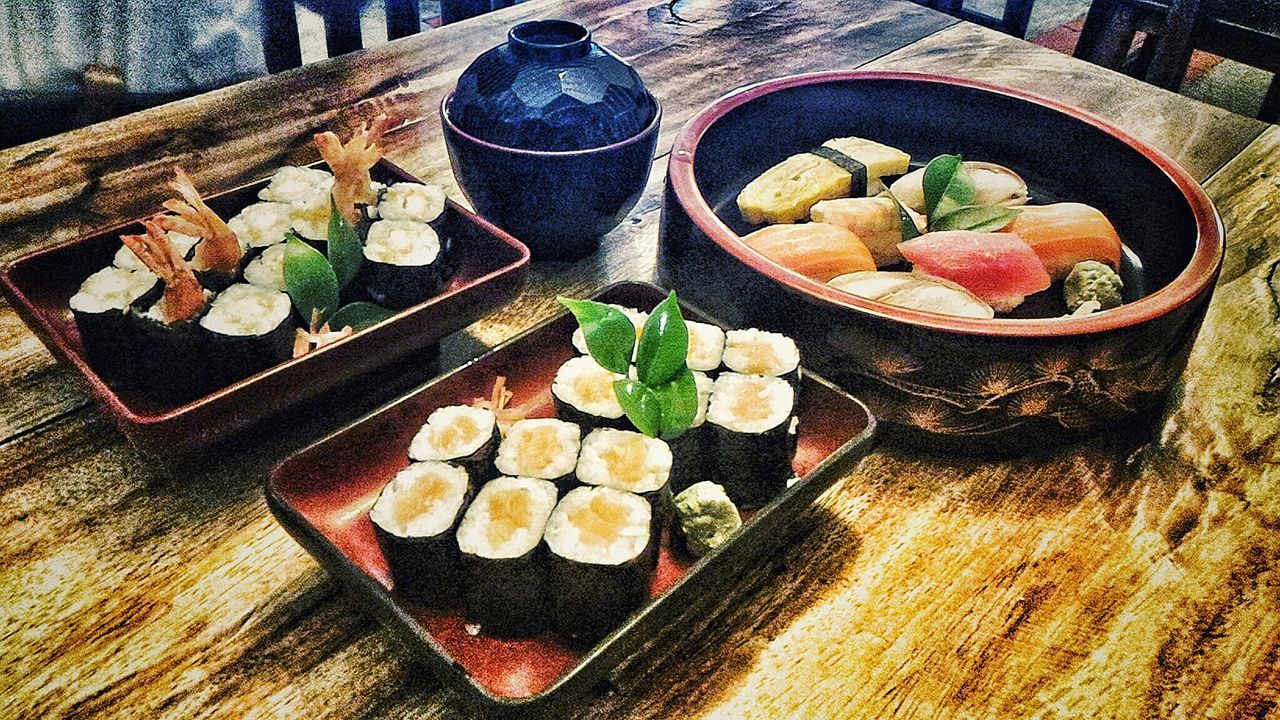 CLOSE-UP OF FOOD ON TABLE