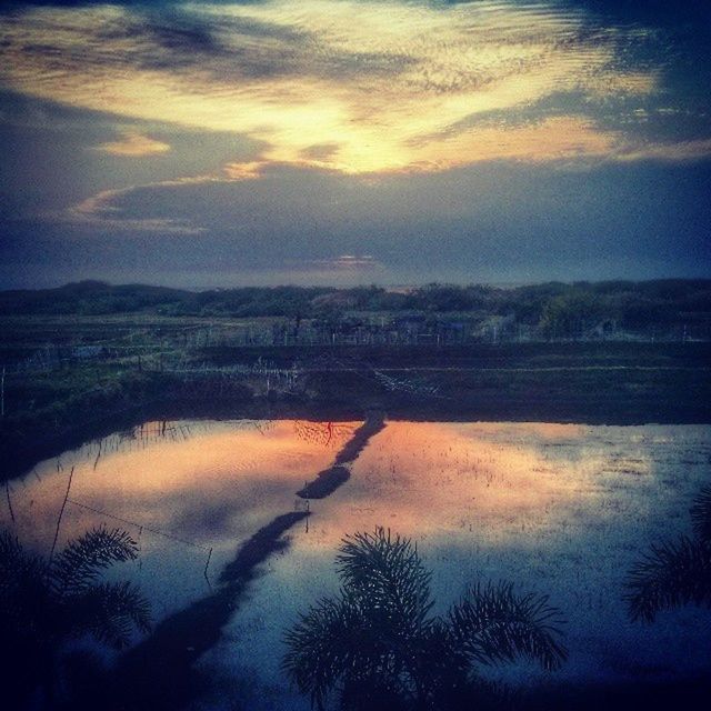 SCENIC VIEW OF LAKE AT SUNSET