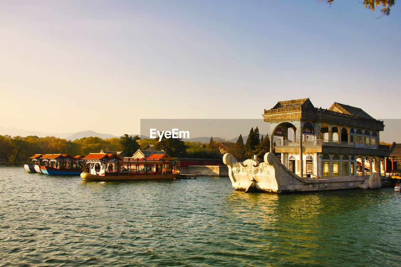 BOAT IN RIVER AGAINST BUILDING