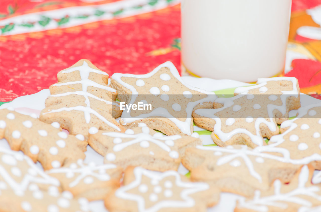 Close-up of gingerbread cookies in plate on table