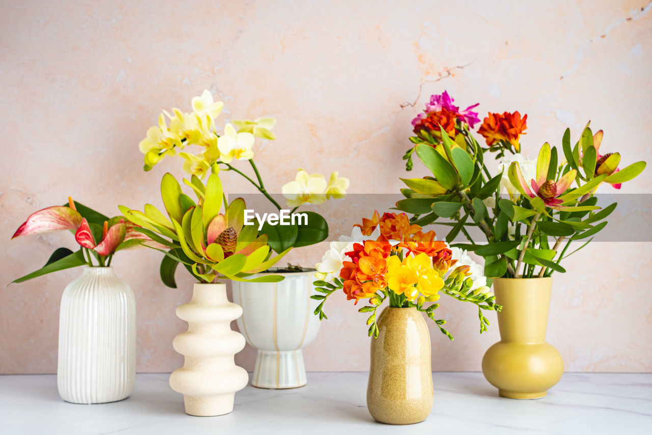 CLOSE-UP OF FLOWER POT ON TABLE