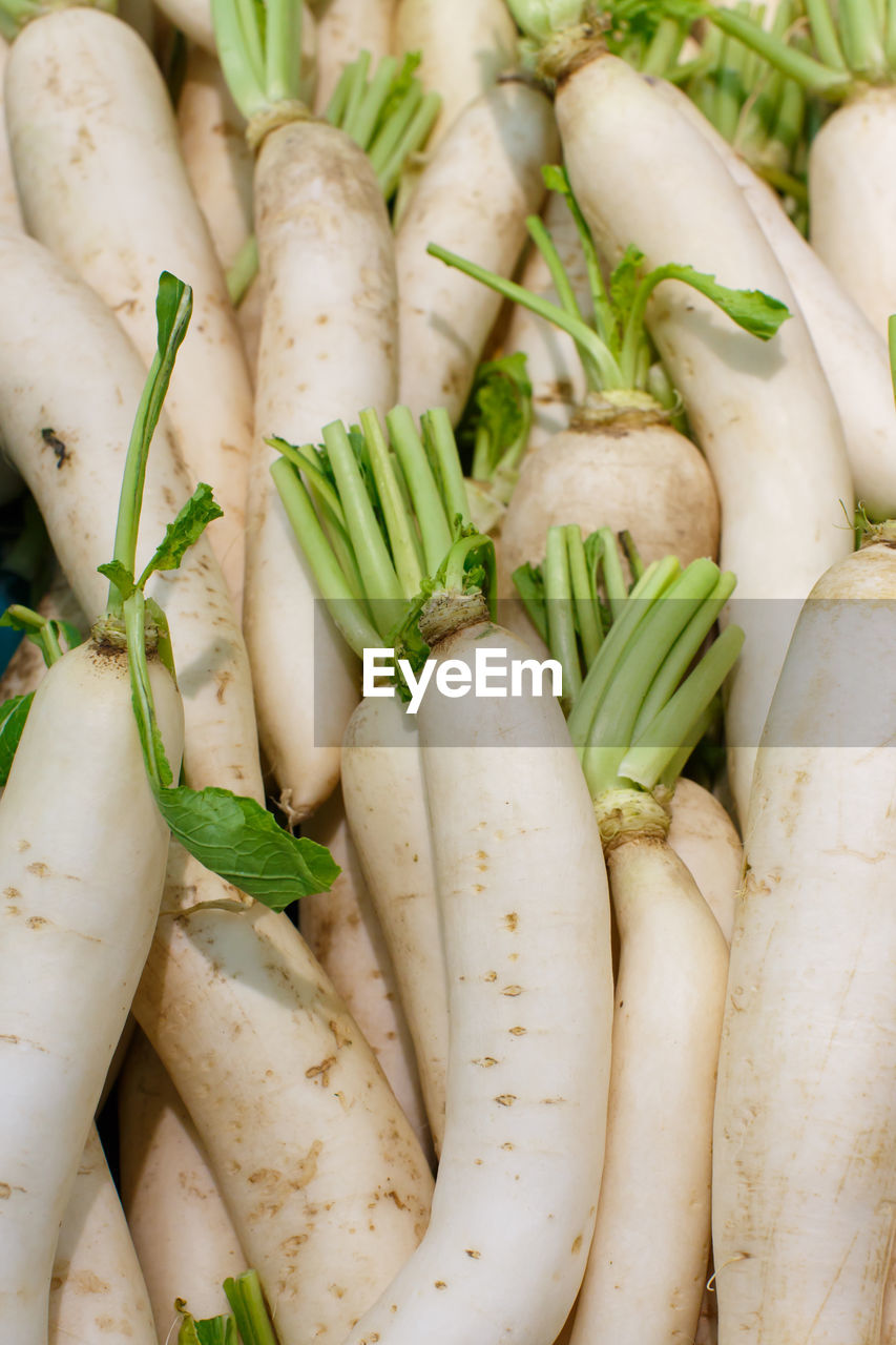 HIGH ANGLE VIEW OF VEGETABLES IN MARKET