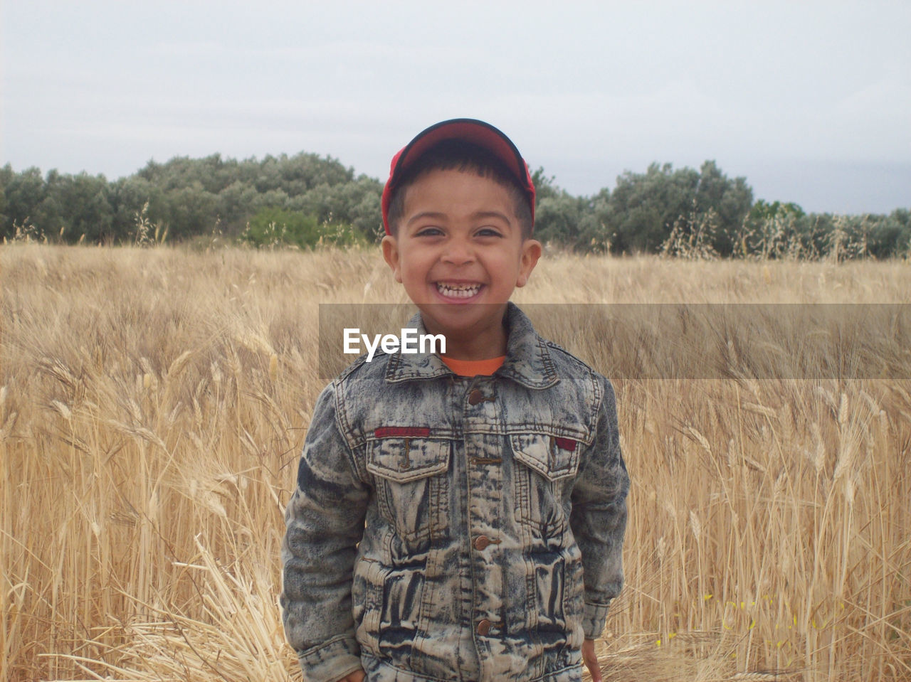 Wonderful nature at the time of harvest and the smile of the child expresses the wonderful photo