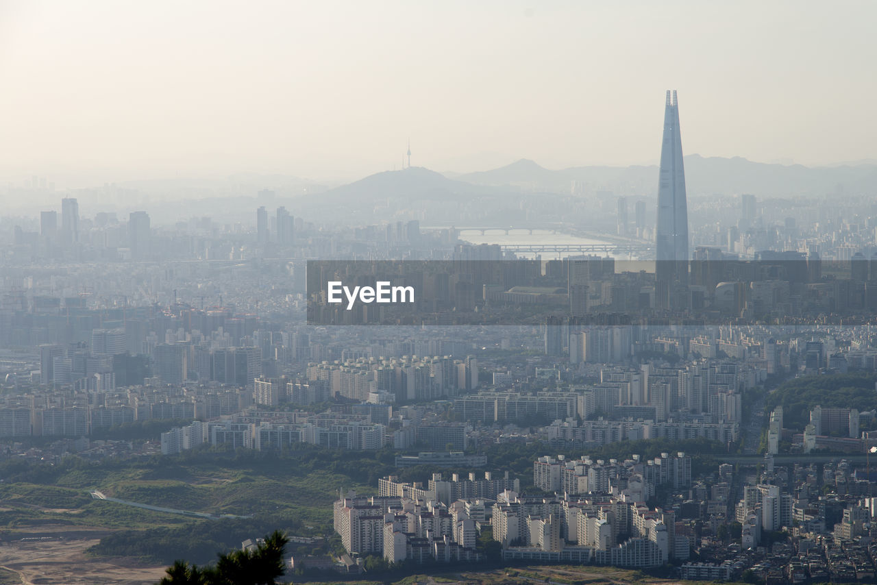 VIEW OF CITYSCAPE AGAINST SKY