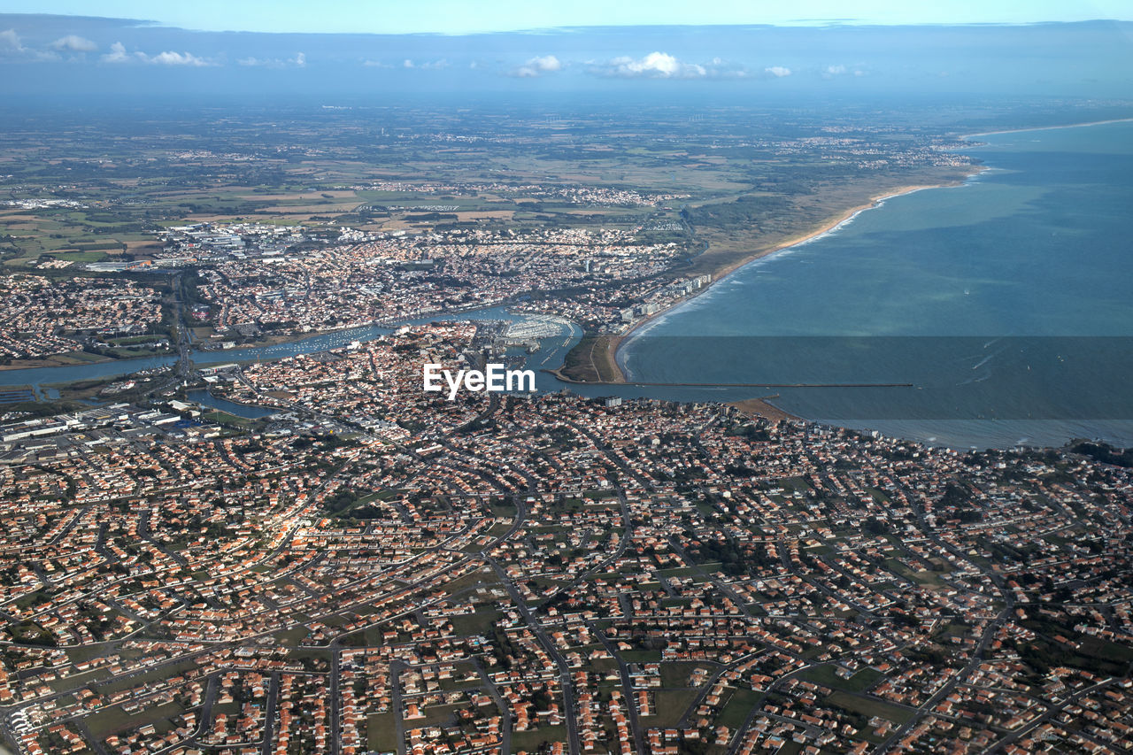 HIGH ANGLE VIEW OF BUILDINGS AND CITY