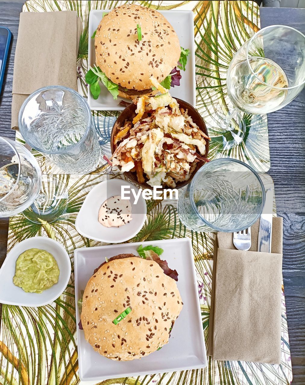 HIGH ANGLE VIEW OF FOOD IN PLATE ON TABLE