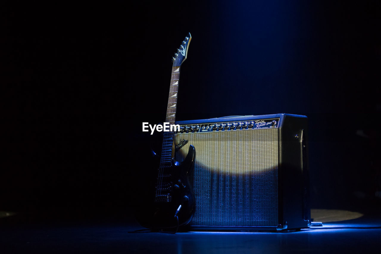CLOSE-UP OF GUITAR