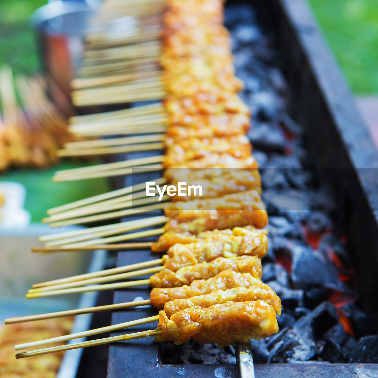 CLOSE-UP OF BARBECUE GRILL